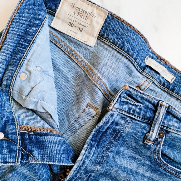 Abercrombie and Fitch Super Skinny Stretch Jean - Picture 4 of 5
